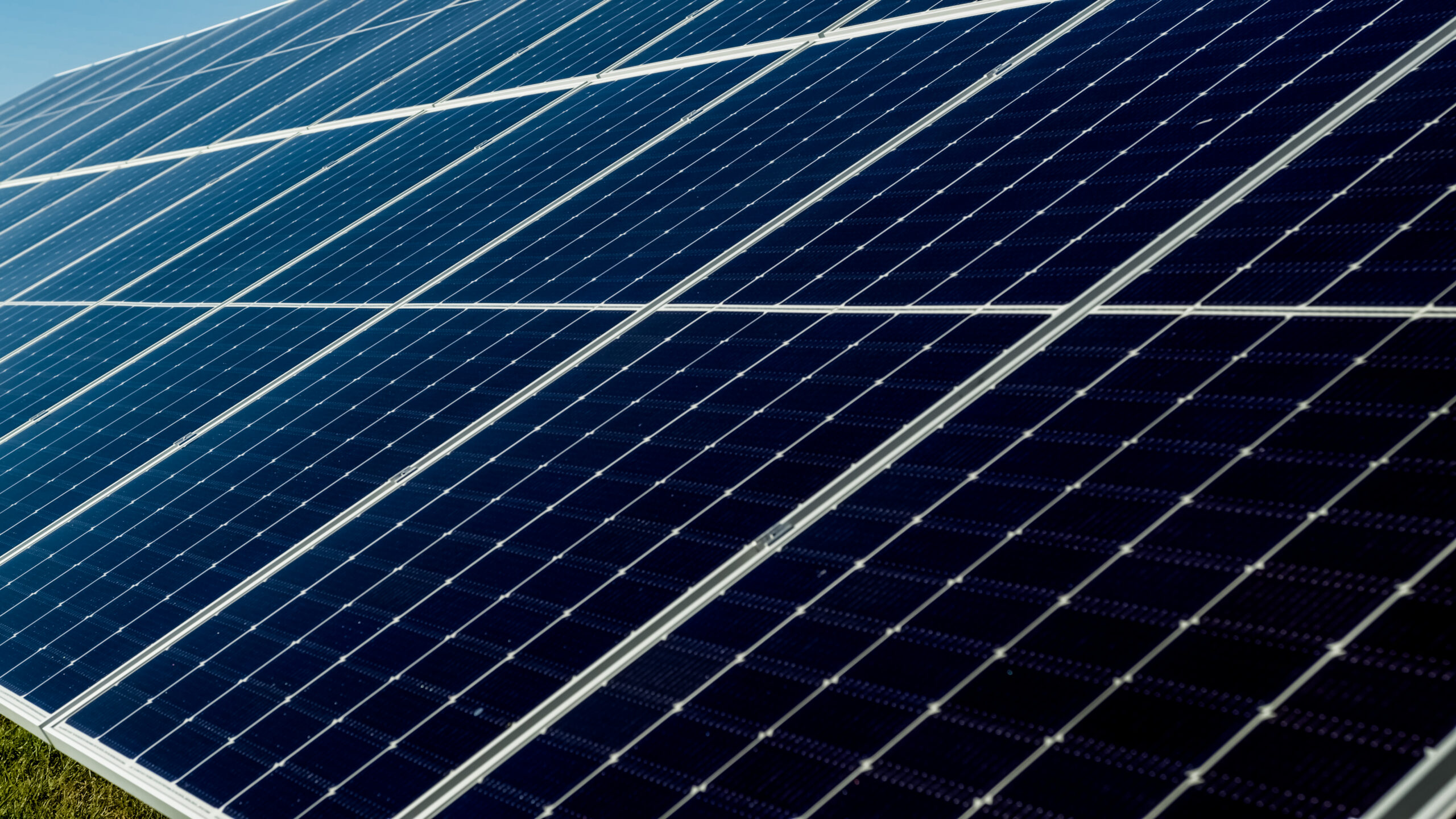 Illinois small business solar installation featuring two ground mounts for Alto Vineyards