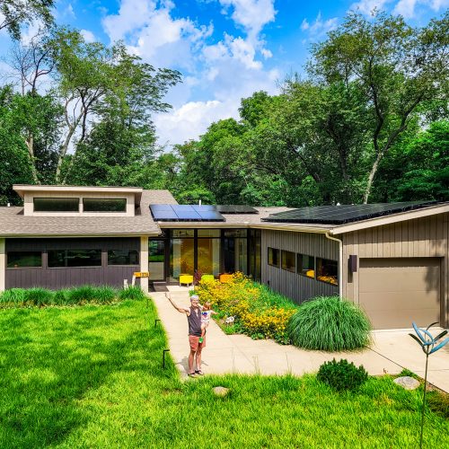 PRJ-2194_Diane-Musumeci_RooftopSolar_Beauty_SolarSmile_Summer_CIL_web1920