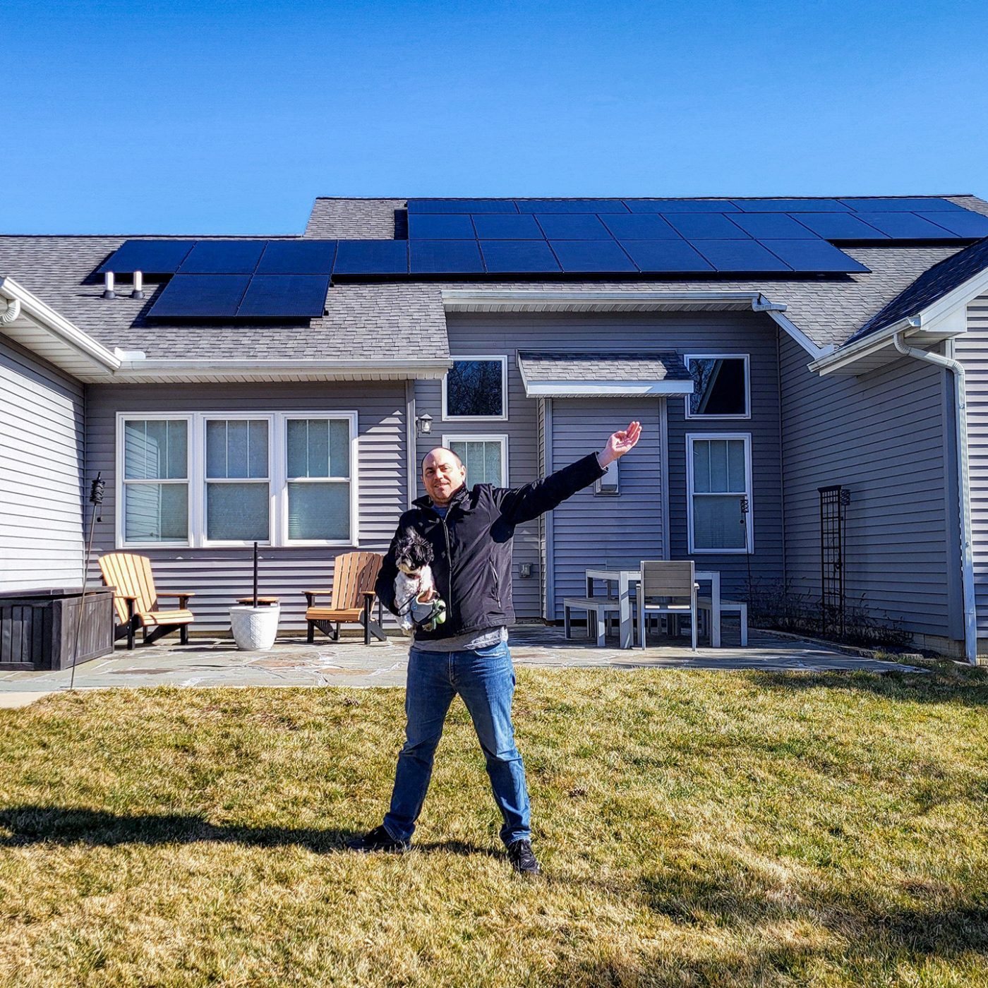 StraightUpSolar_AndrewArndt_Resi_Roof_SolarSmile_Dog_Pet_JeffS_web1920