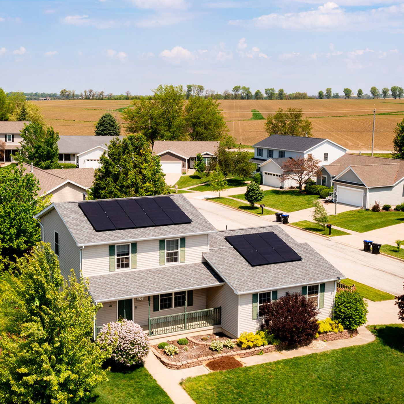 StraightUpSolar_AndrewFisherArray_Resi_Roof_Neighborhood_Beauty_Gem_V1_web1920