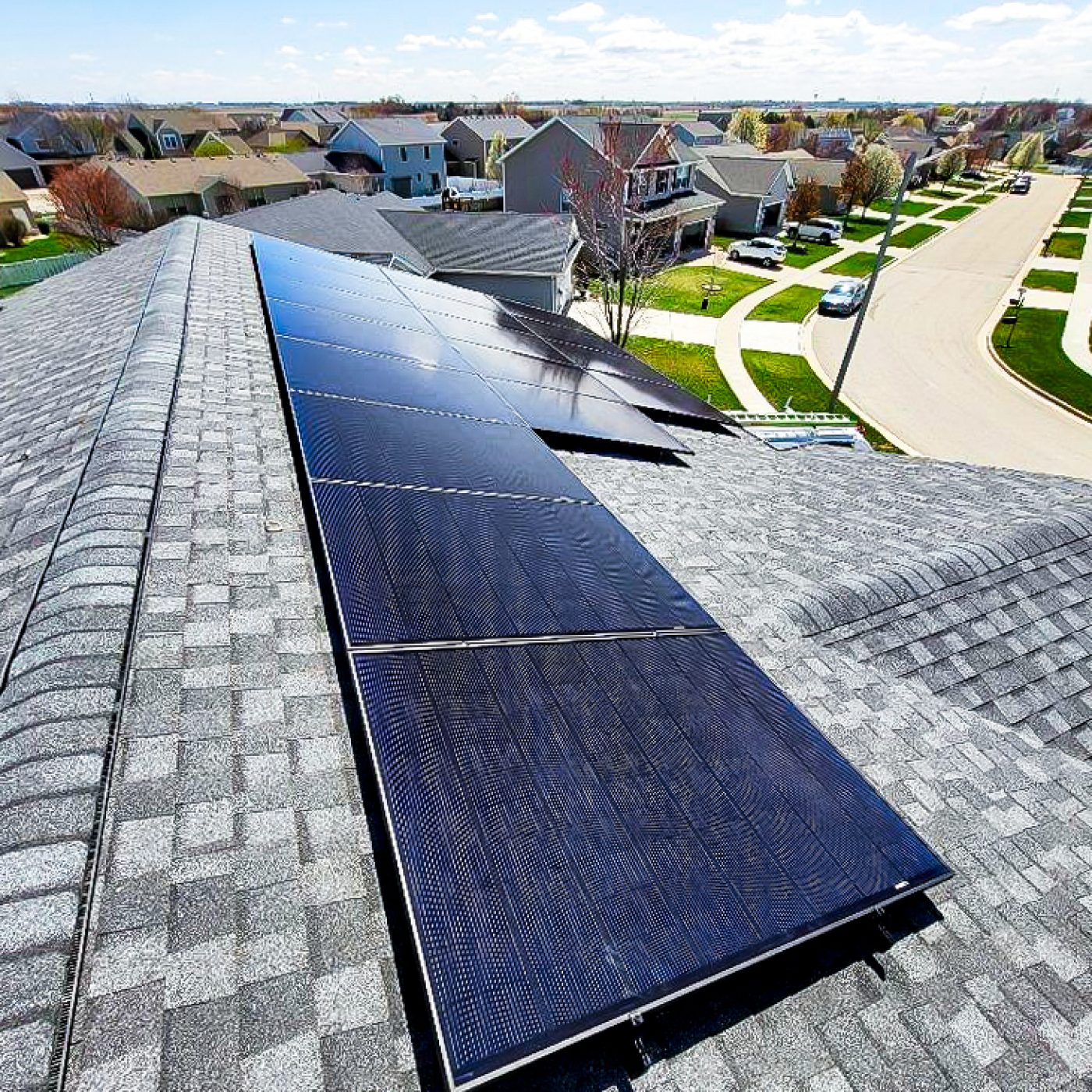 StraightUpSolar_BrandonThayer - CIL_Resi_Roof_Beauty_CloseUp_JeffS_forweb