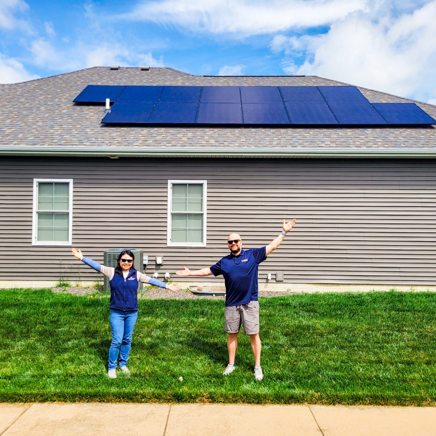 StraightUpSolar_HuiXu_Resi_Roof_SolarSmile_V1_web1912